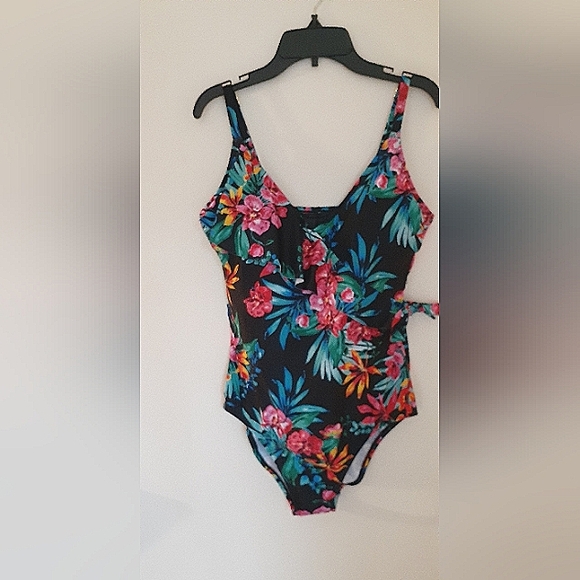 Krista One Peice Swimsuit 12 - Picture 2 of 9